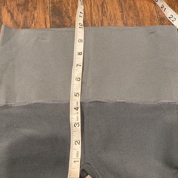 Star Power by spanx grey leggings , tights size M seamless in EUC stretchy - Picture 7 of 8